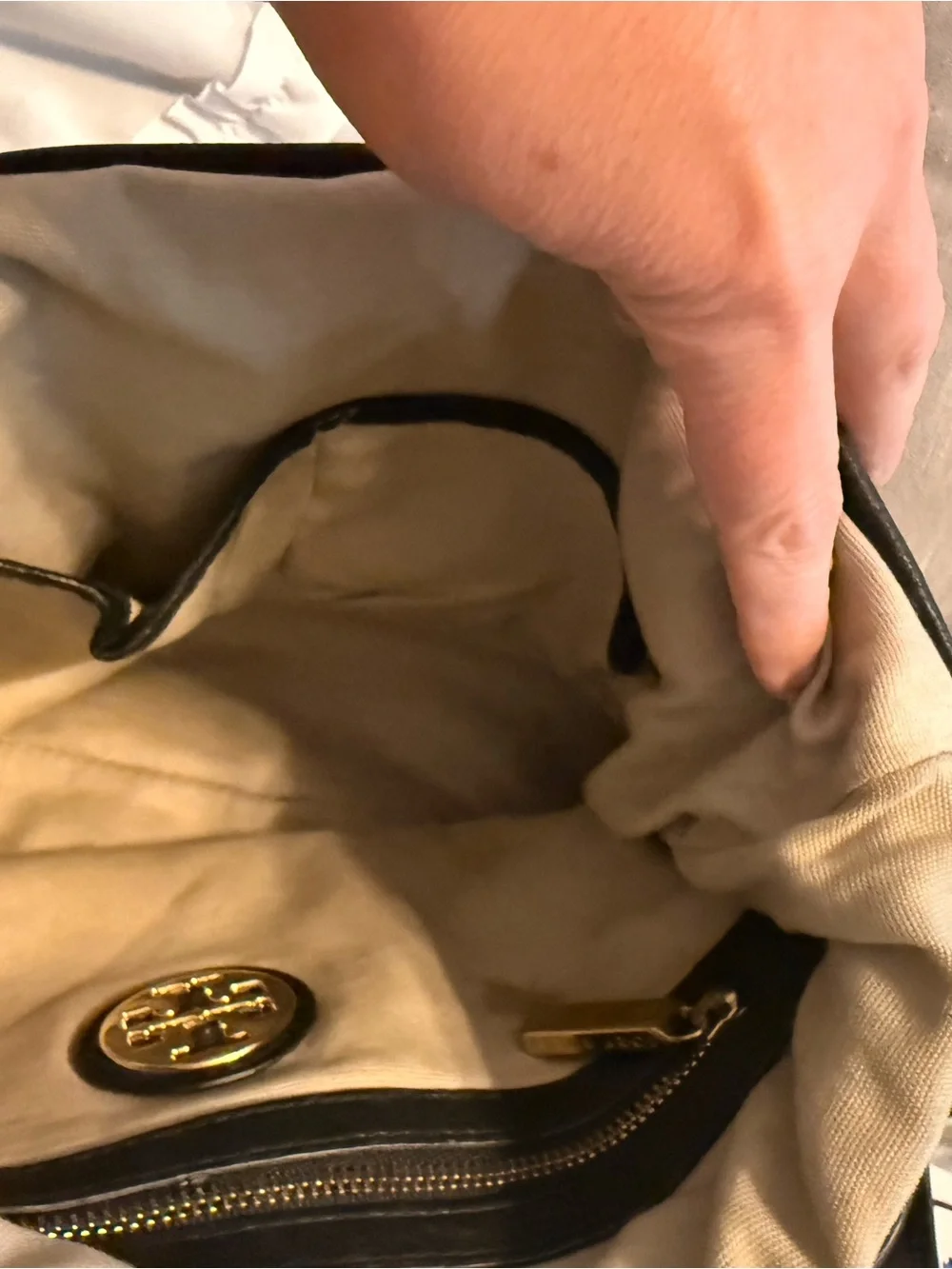Tory Burch Leather Amanda Classic Hobo